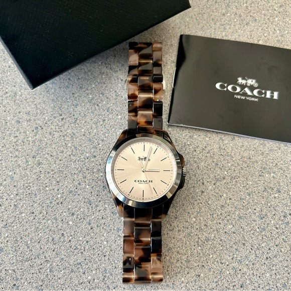 New!! Coach Pink Tortoise bracelet watch - Picture 4 of 5